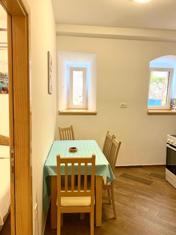 Apartment Njegos เปราสต์ ภายนอก รูปภาพ