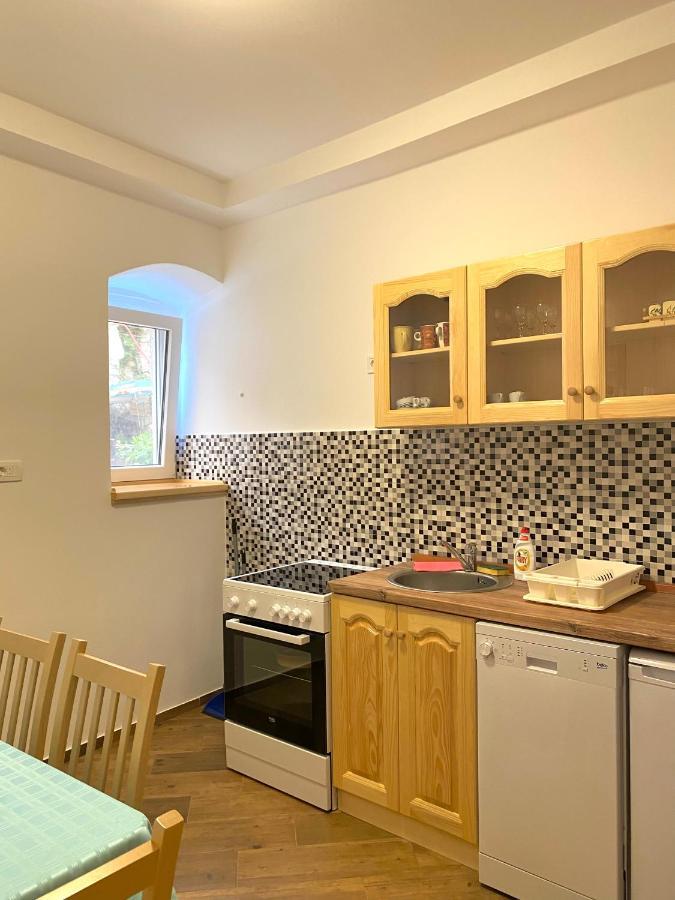 Apartment Njegos เปราสต์ ภายนอก รูปภาพ