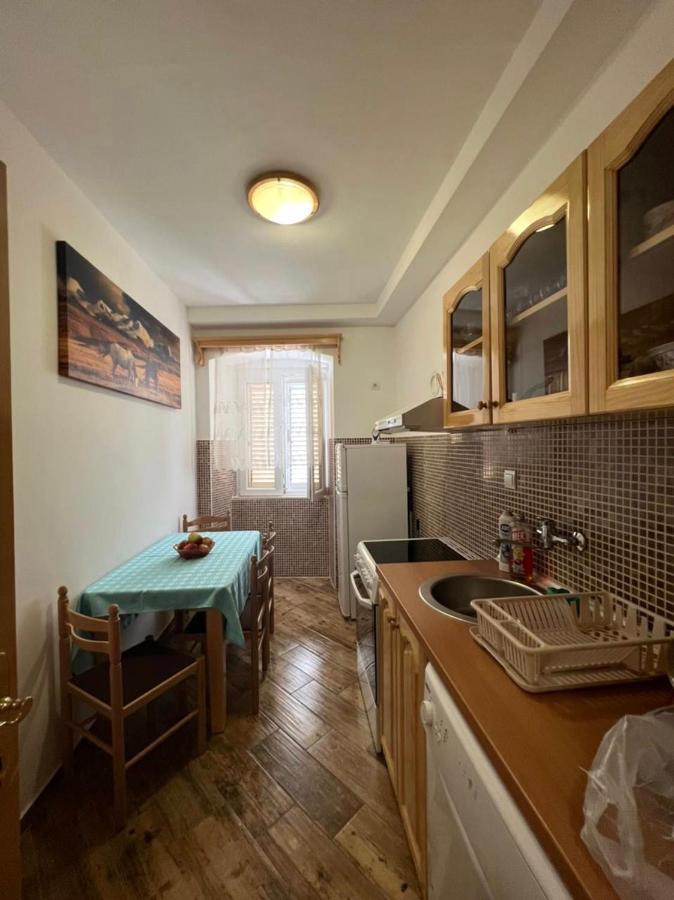 Apartment Njegos เปราสต์ ภายนอก รูปภาพ