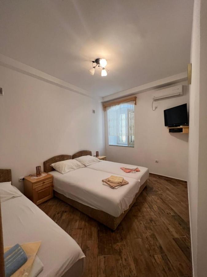 Apartment Njegos เปราสต์ ภายนอก รูปภาพ